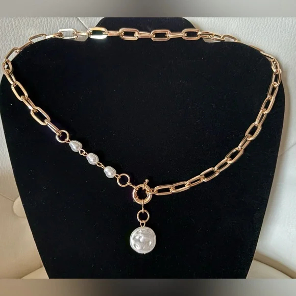 Elegant Gold Tone Chunky Chain and Faux Pearl Coin Drop Necklace 18” - Picture 6 of 6